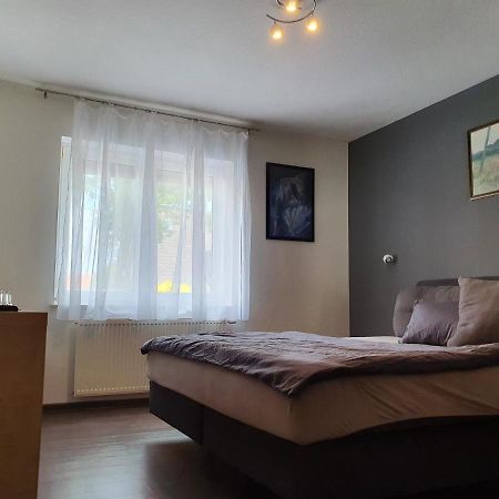 Schlafzimmer, Ruhige Lage In Meppen --- Check-In Mit Schluesselkasten 外观 照片